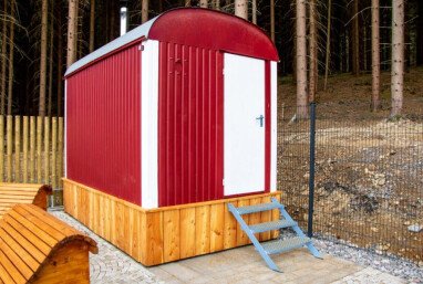 Saunawagen, wird für Sie mit Holz angeheizt.